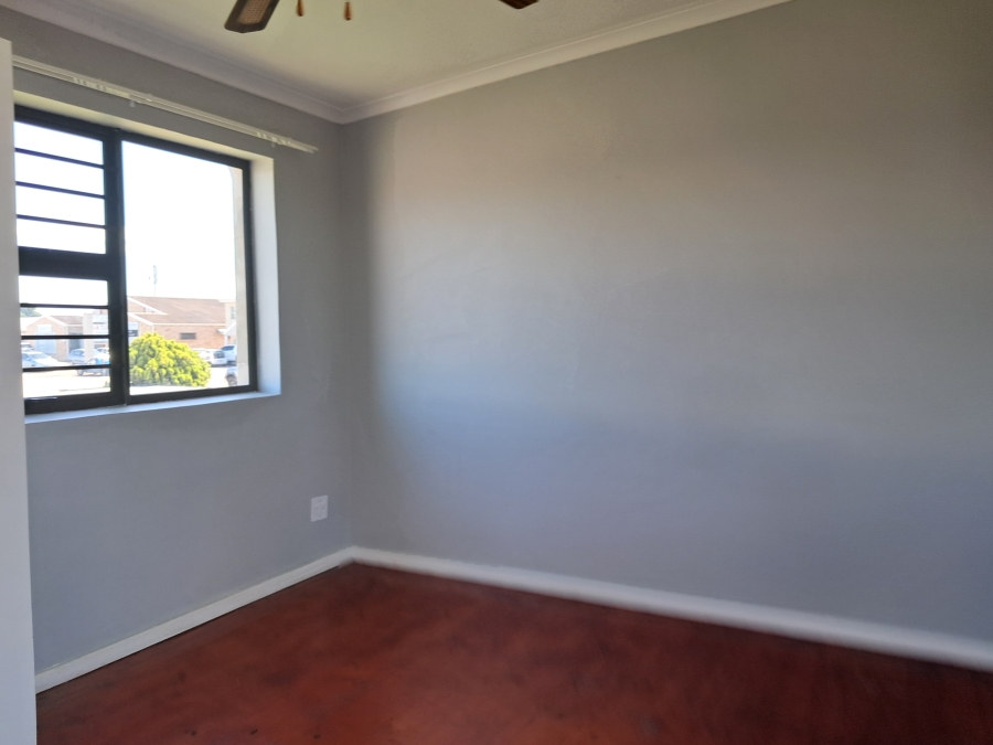 To Let 3 Bedroom Property for Rent in Wavecrest Eastern Cape